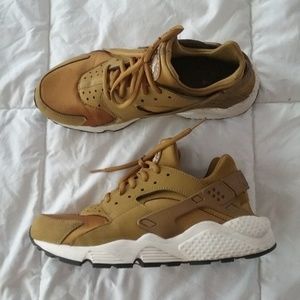 Nike Air Huaraches Bronzine